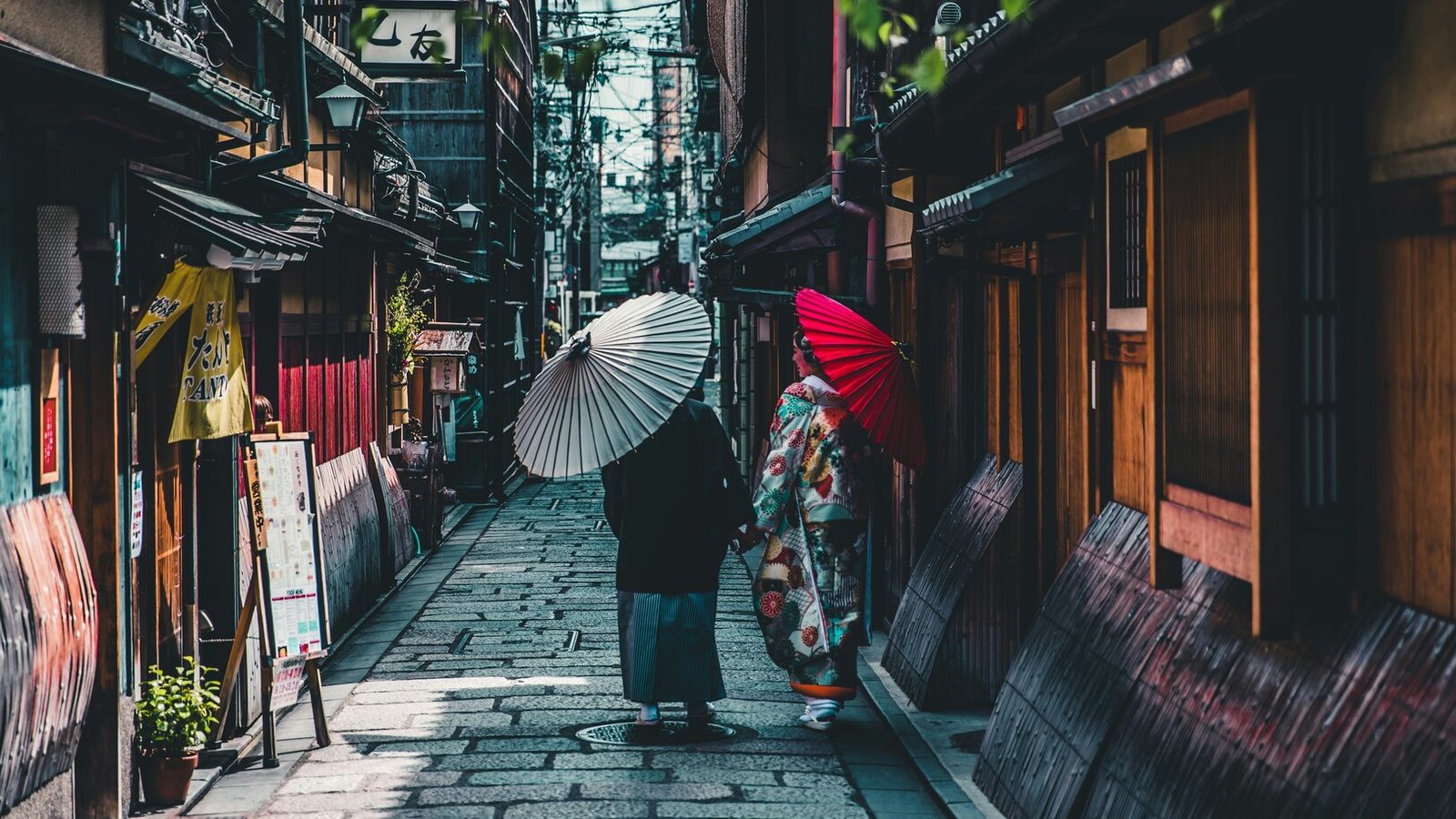 神保町の小さな本屋たちは、なぜ生き残ったか